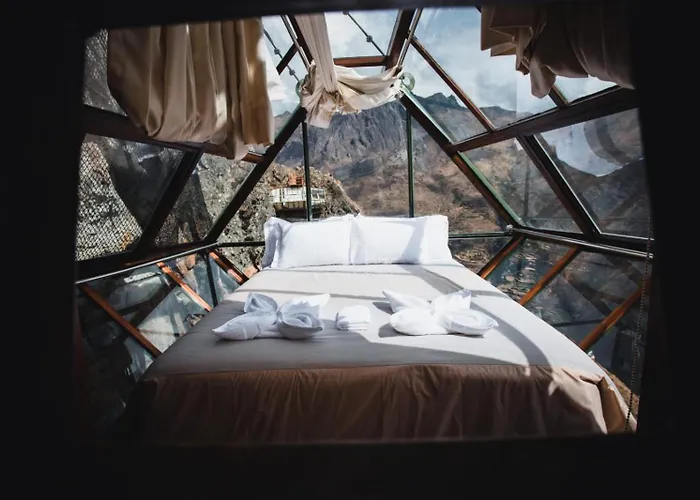Vertical Sky Lodge Ollantaytambo